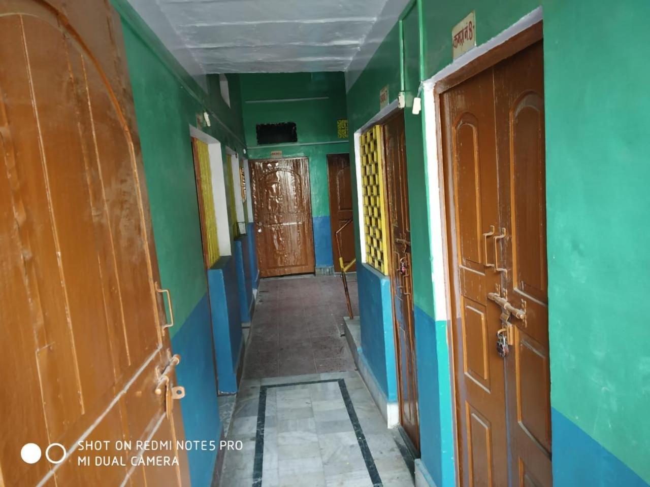 Hotel Yatri Niwas - Varanasi — Photos 1